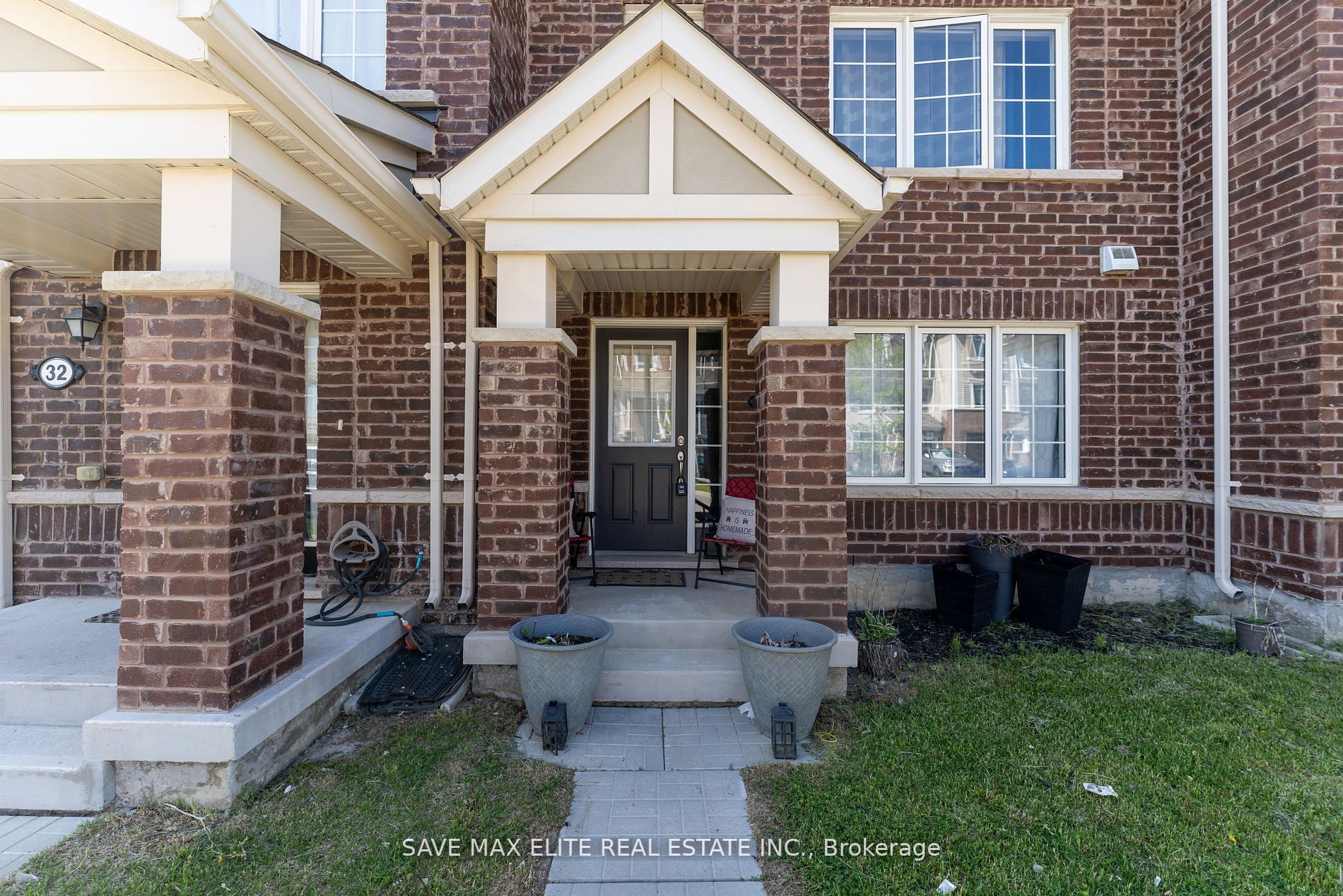 30 Metro Cres