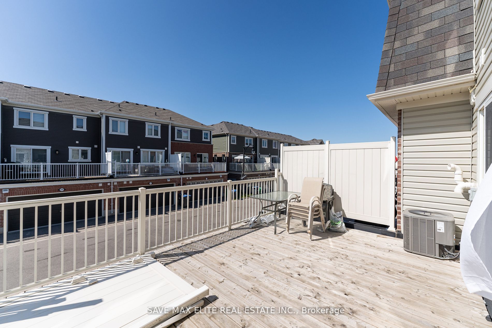 30 Metro Cres