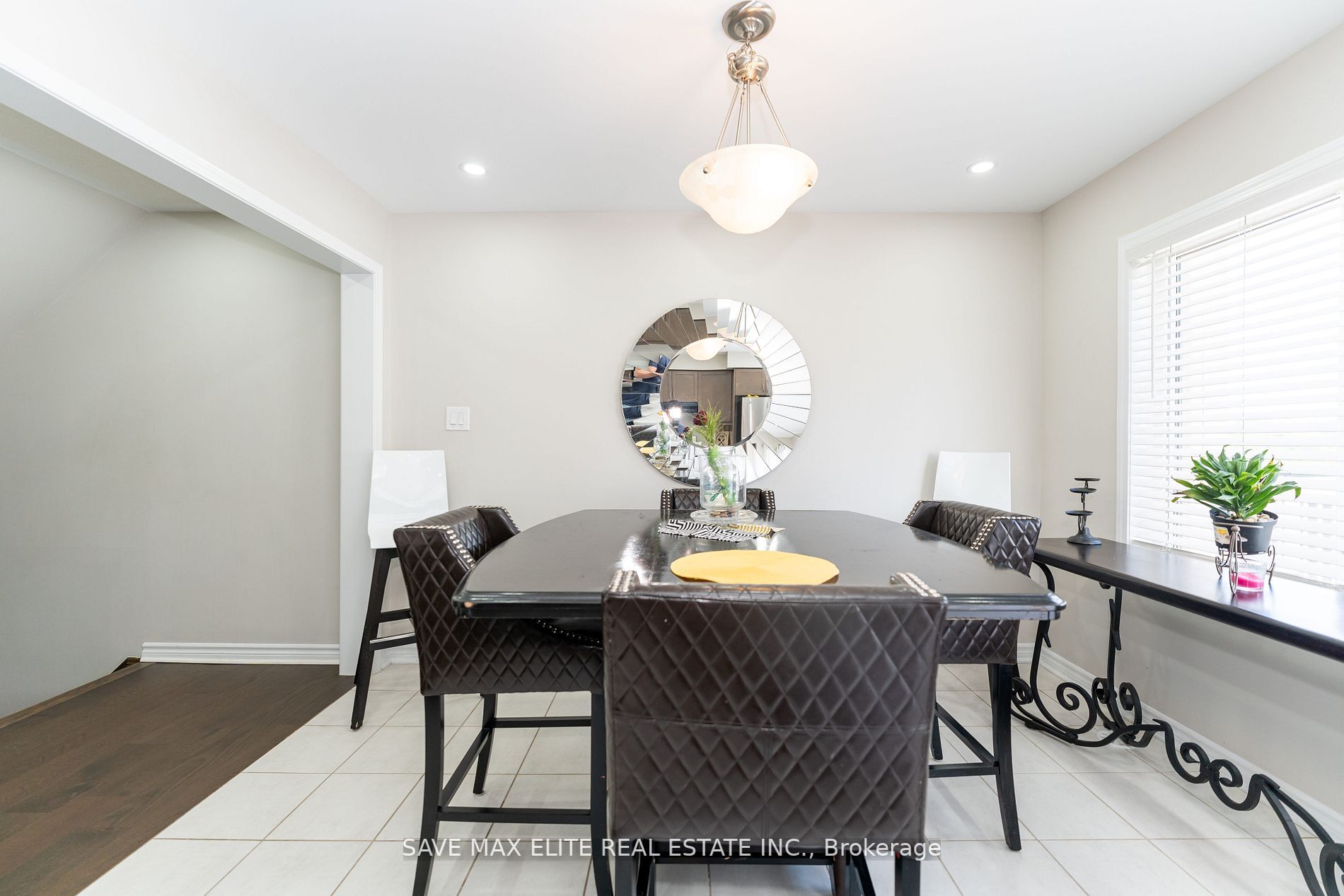 30 Metro Cres