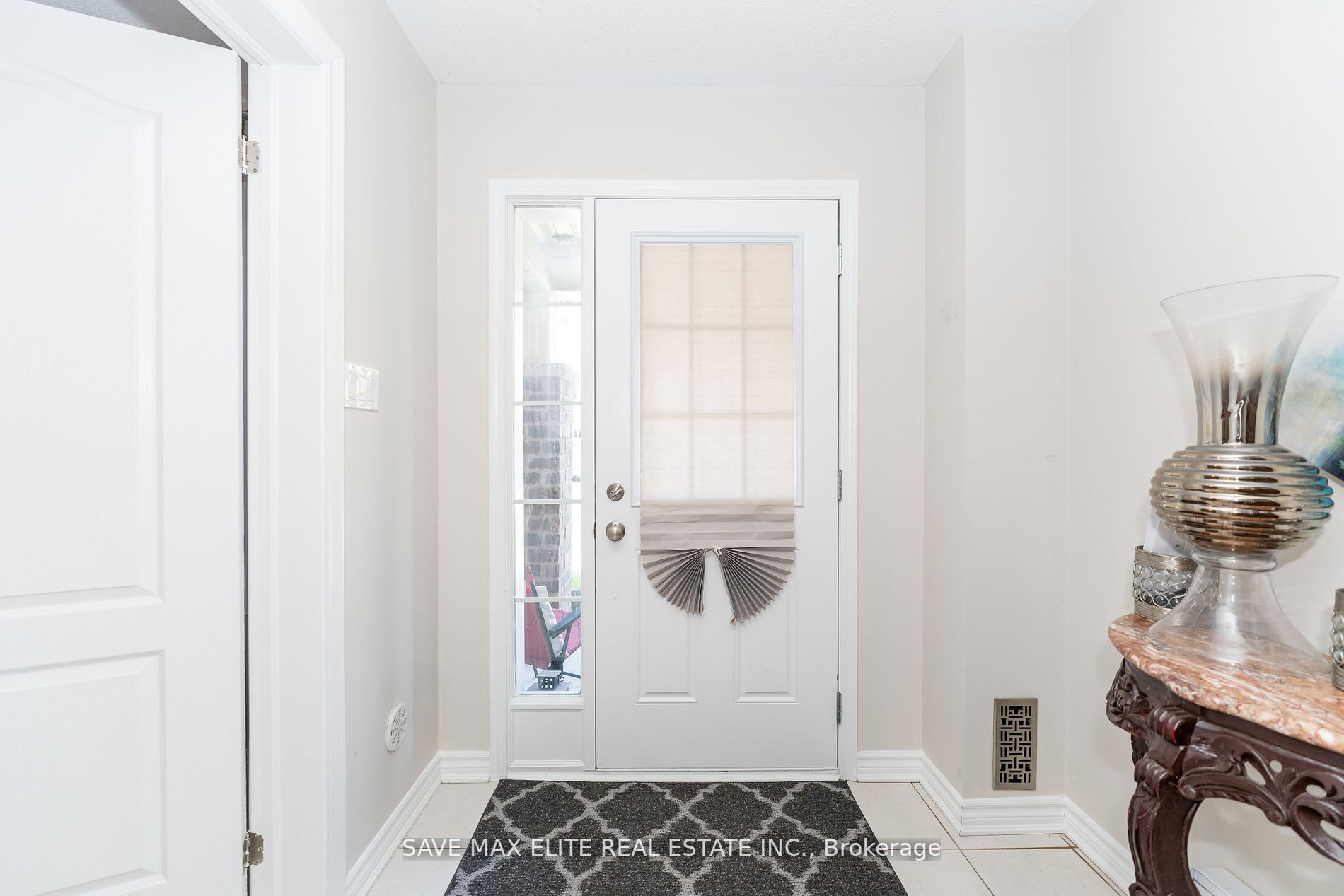30 Metro Cres