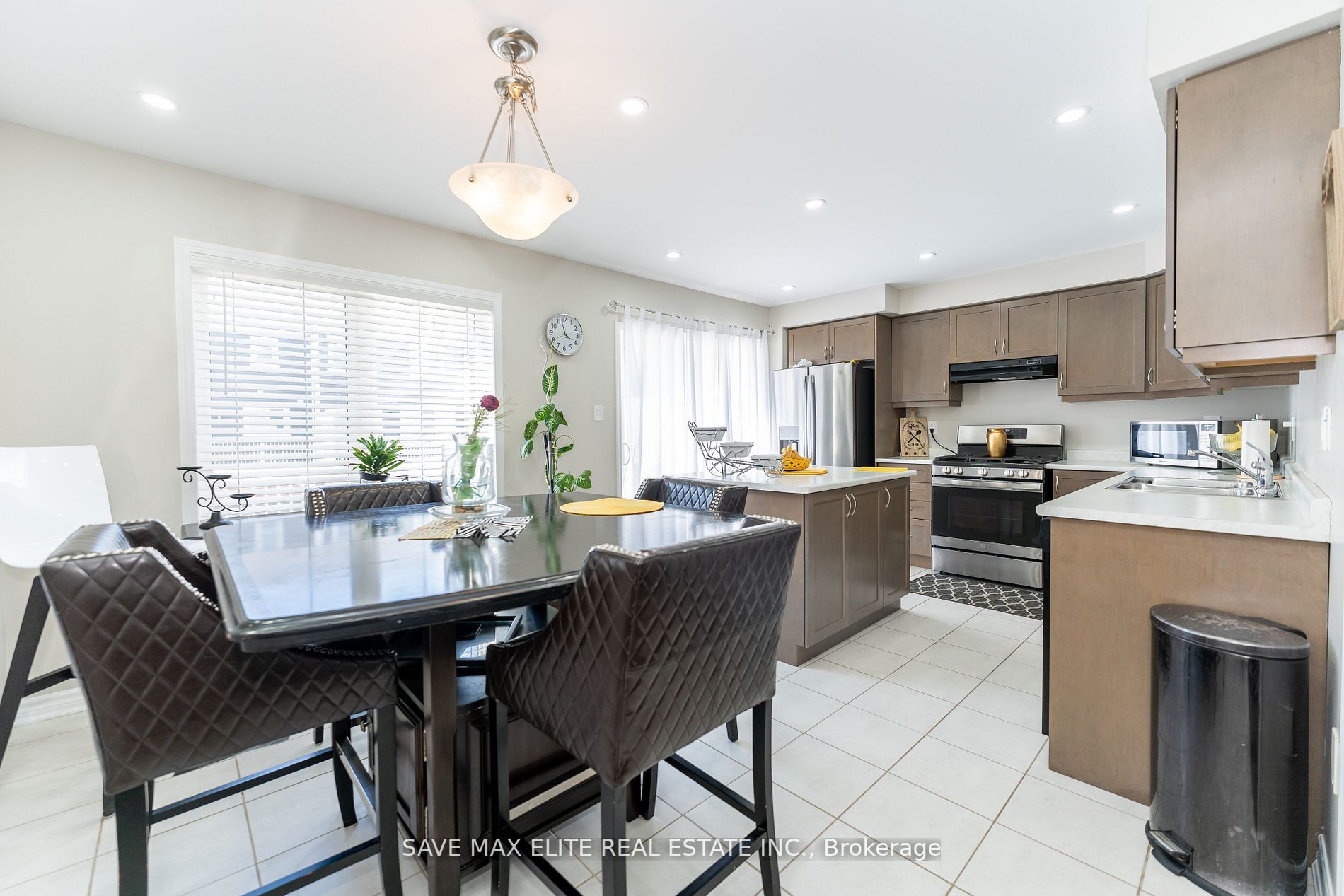 30 Metro Cres