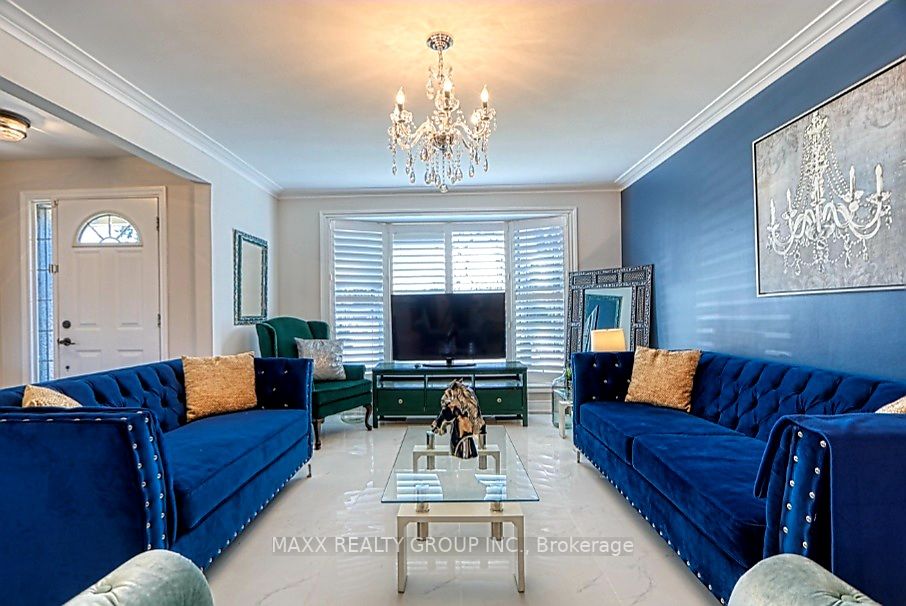 401 Dorchester Cres