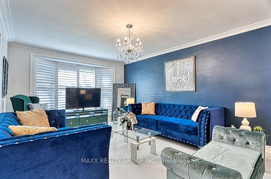 401 Dorchester Cres