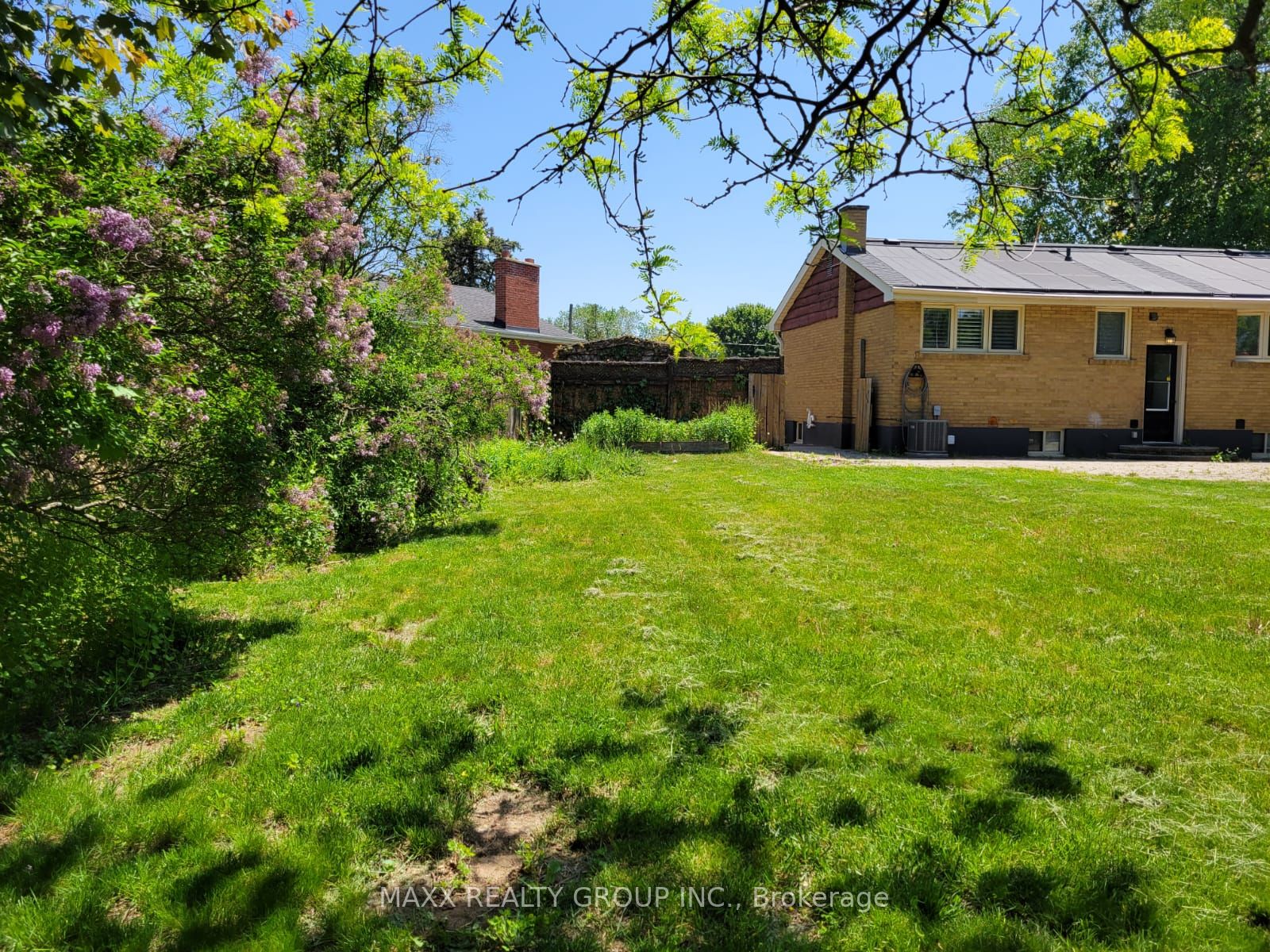401 Dorchester Cres