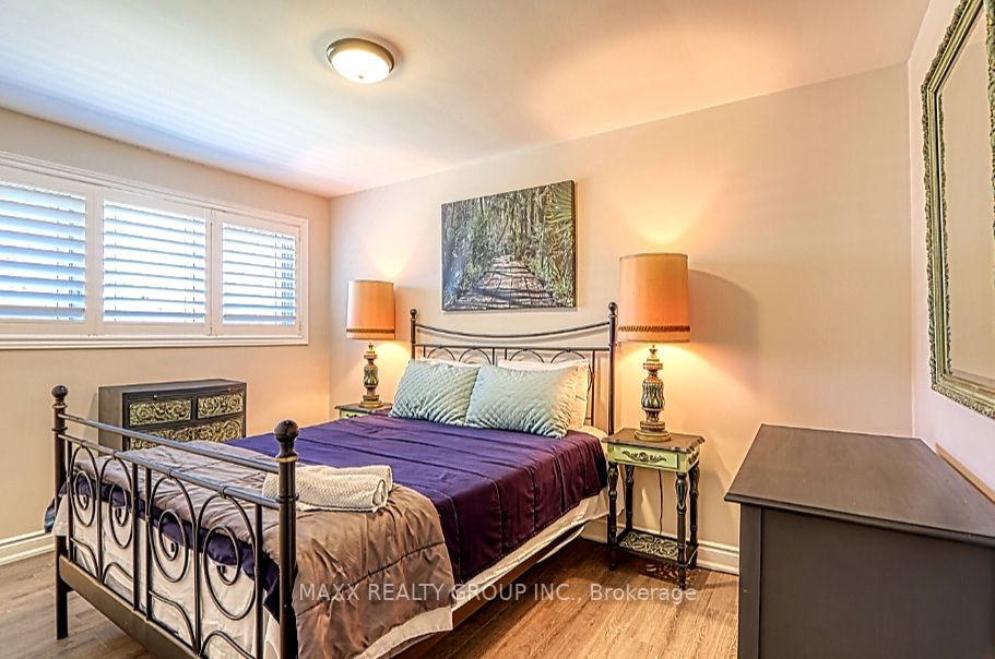 401 Dorchester Cres