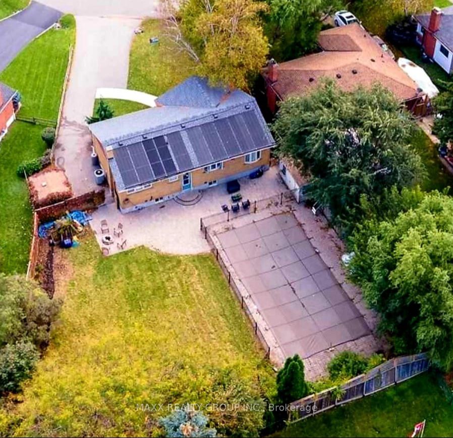 401 Dorchester Cres