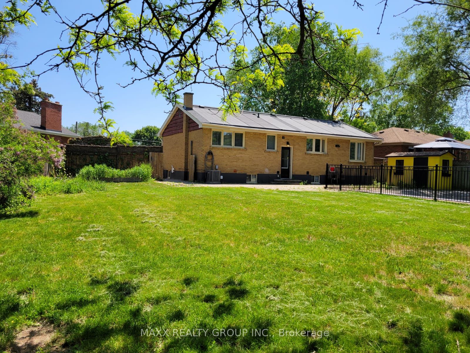 401 Dorchester Cres