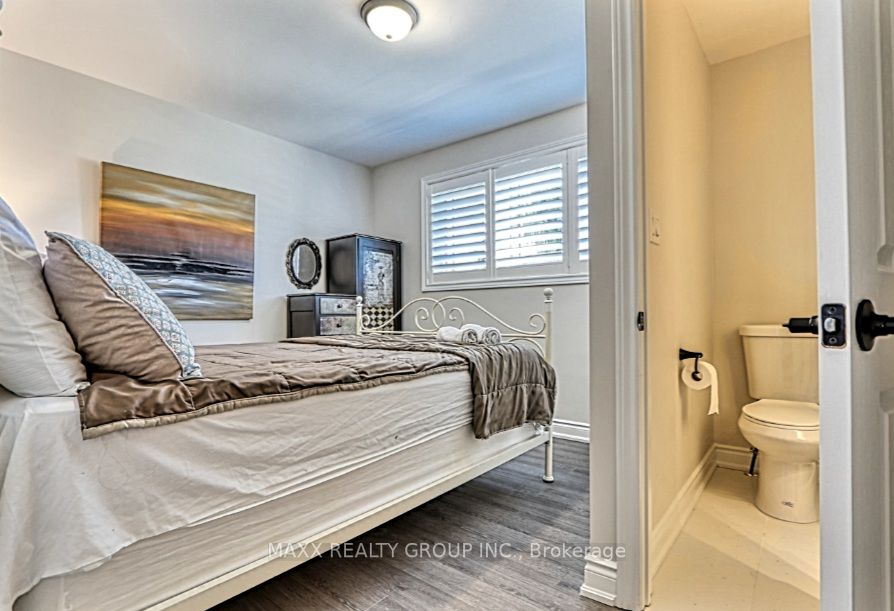 401 Dorchester Cres
