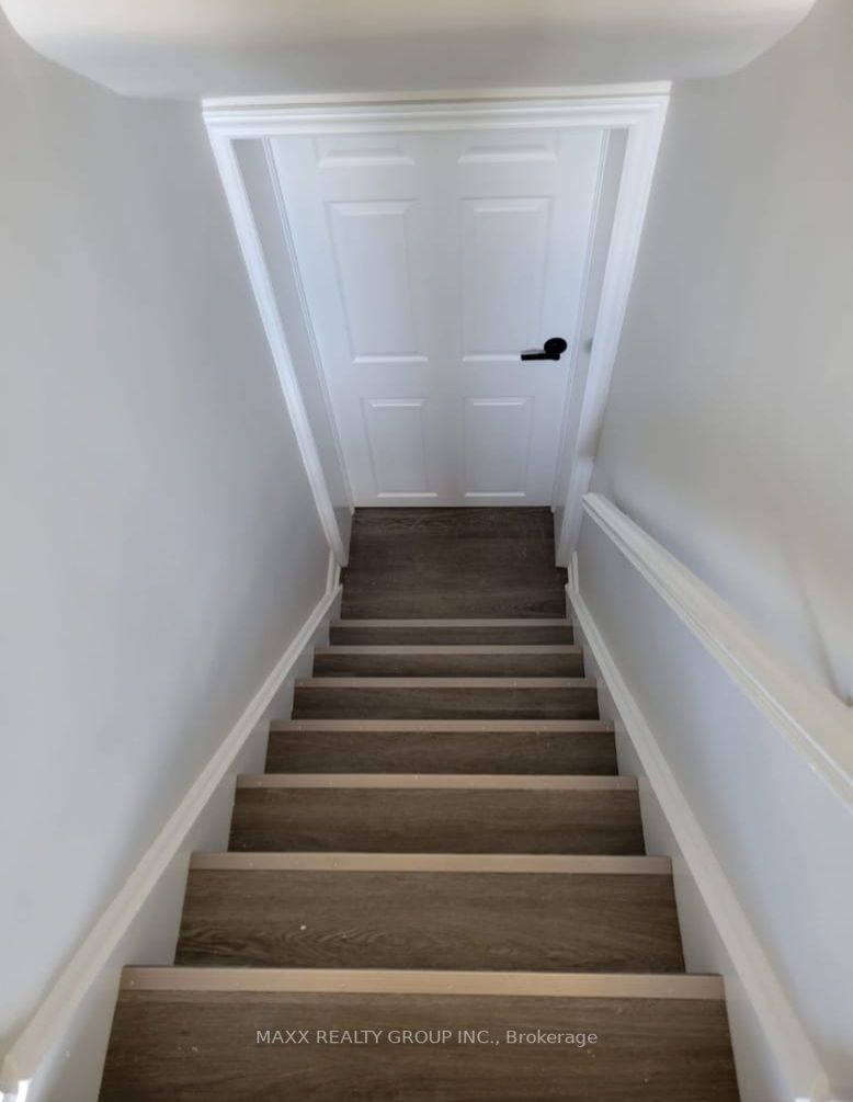 401 Dorchester Cres