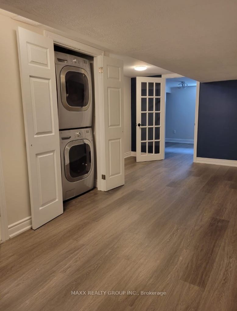 401 Dorchester Cres