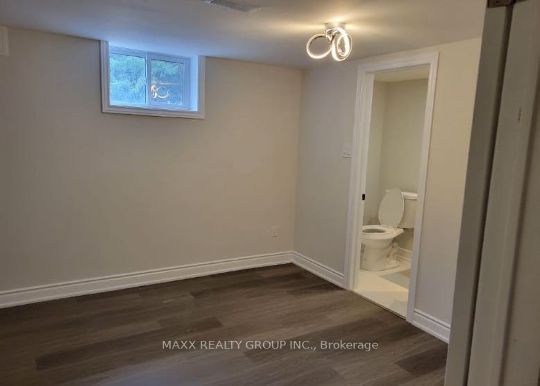401 Dorchester Cres