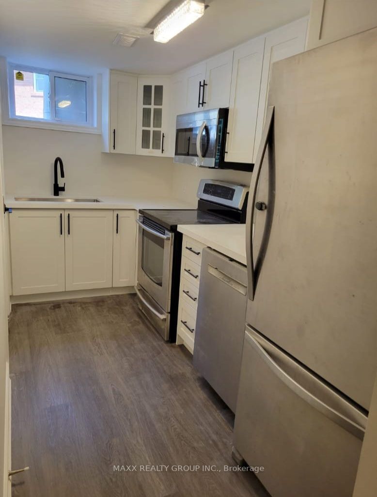 401 Dorchester Cres
