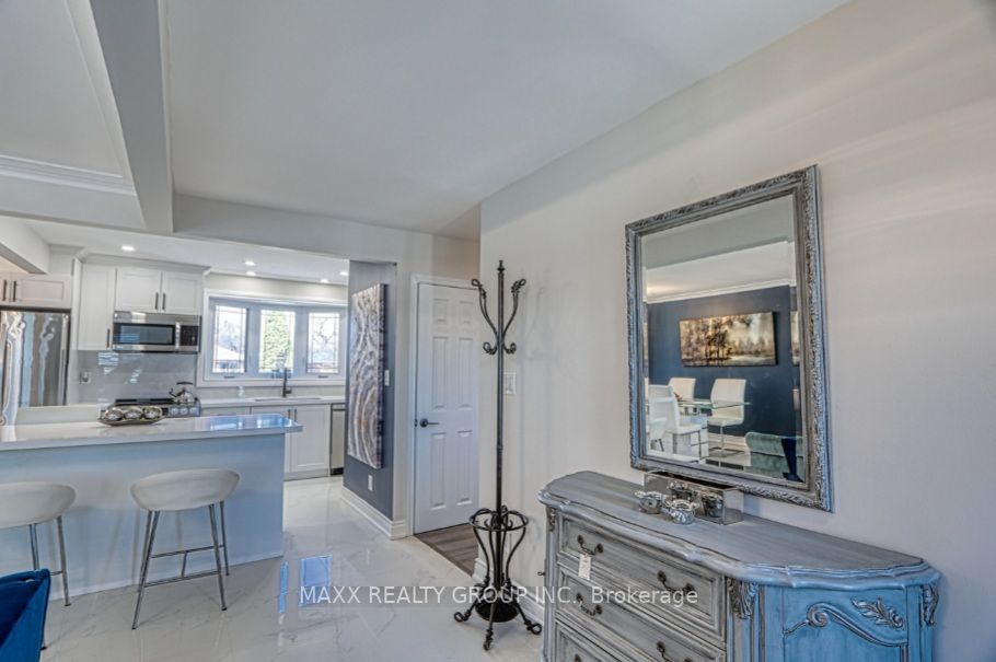 401 Dorchester Cres