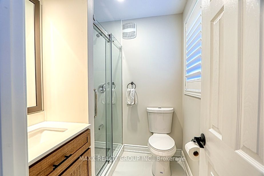 401 Dorchester Cres