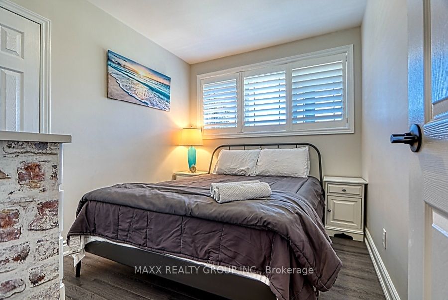 401 Dorchester Cres