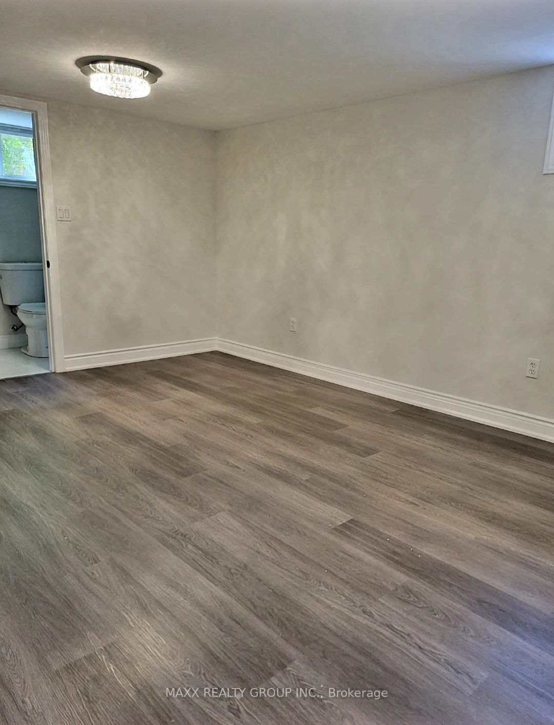 401 Dorchester Cres