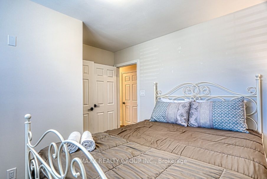 401 Dorchester Cres