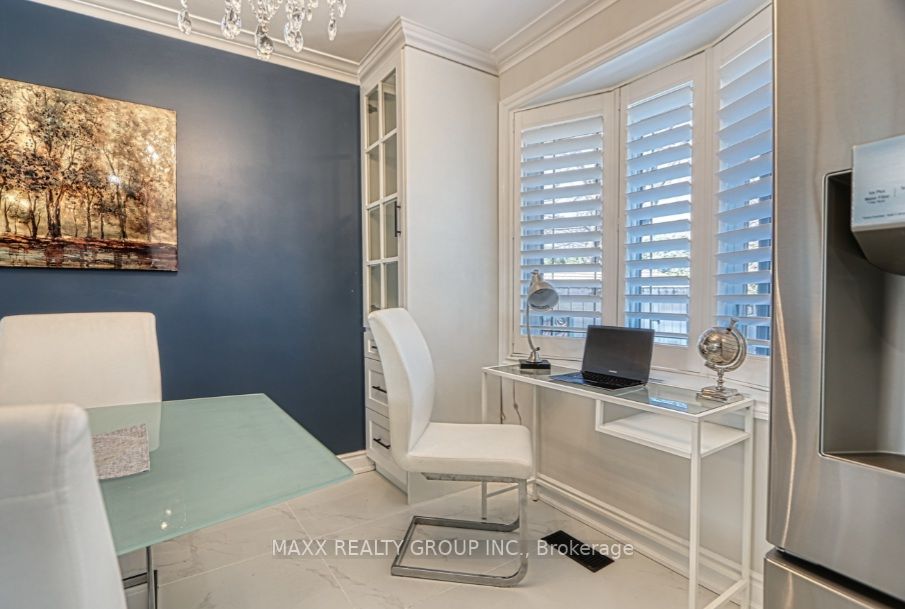 401 Dorchester Cres
