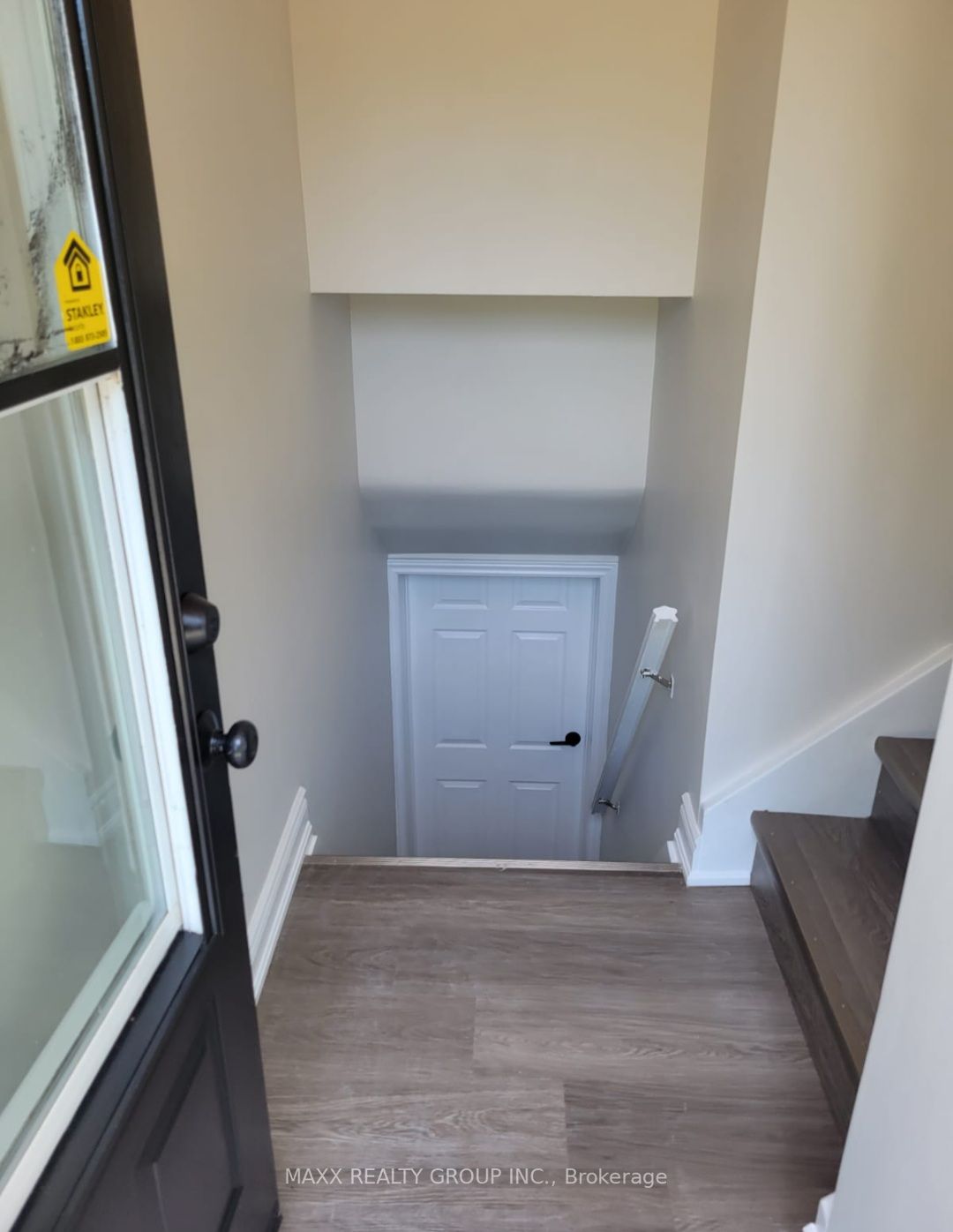 401 Dorchester Cres