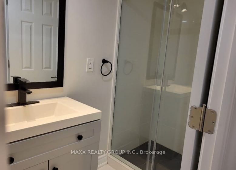 401 Dorchester Cres