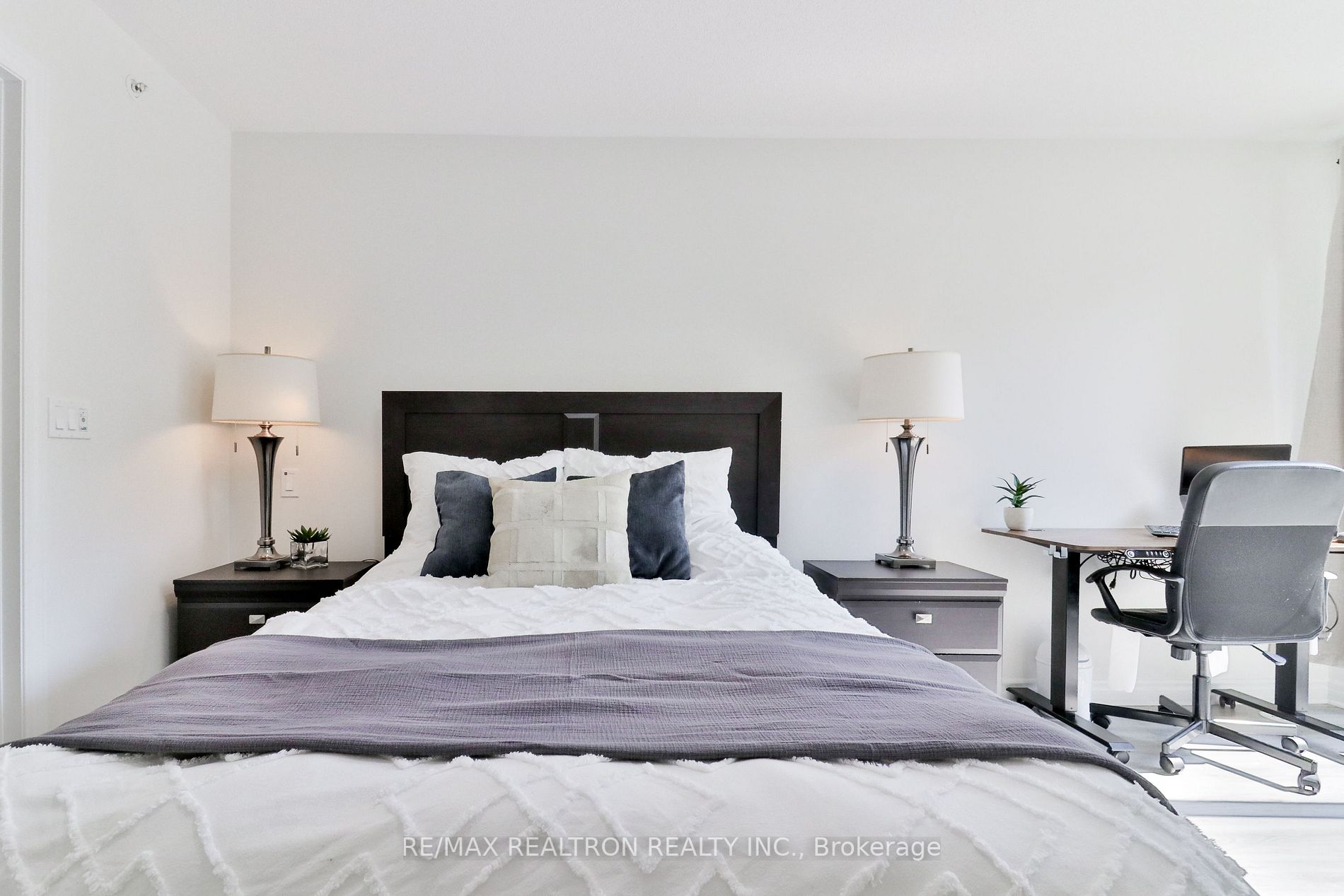 10 Carnation Ave, #19