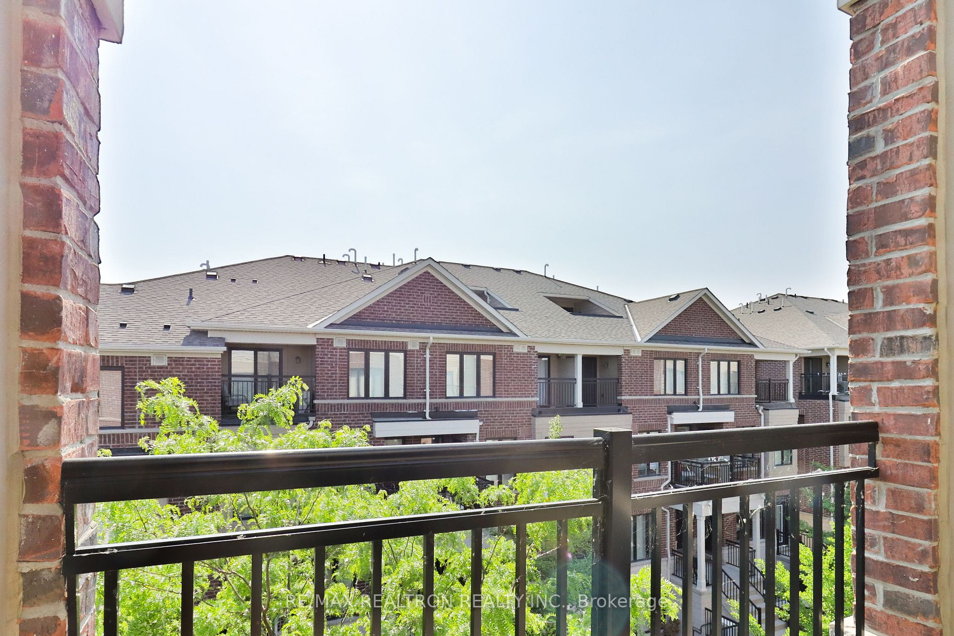 10 Carnation Ave, #19