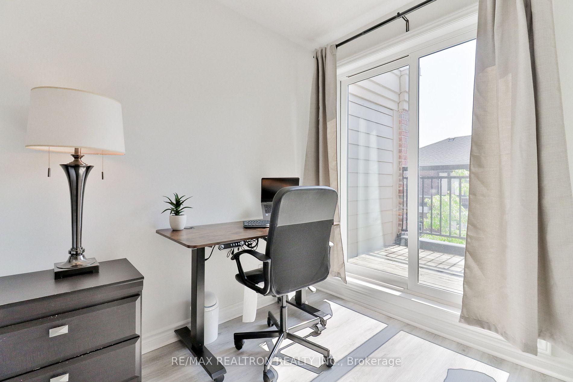 10 Carnation Ave, #19