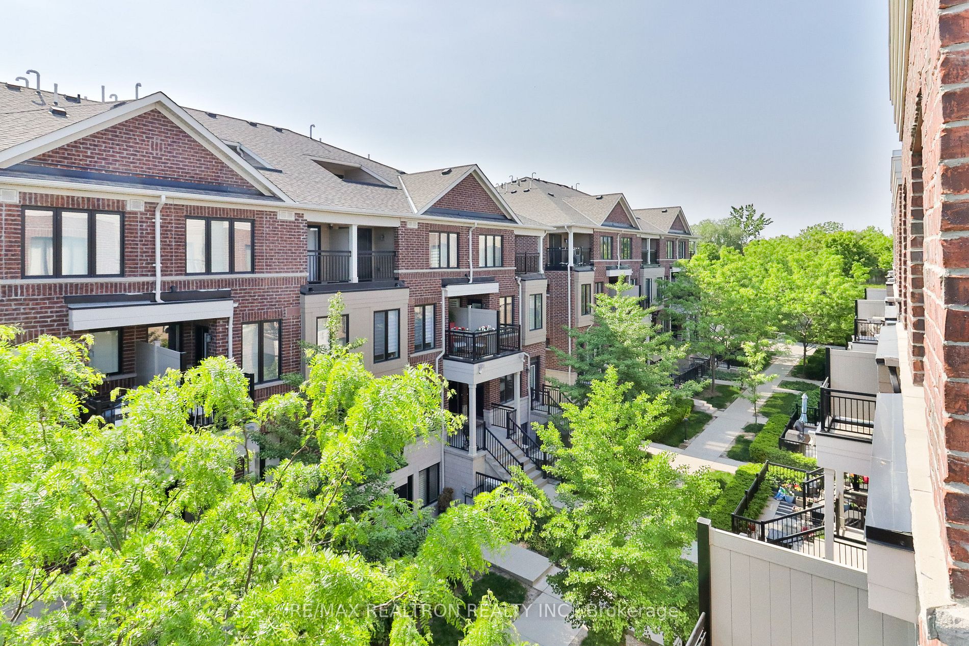 10 Carnation Ave, #19