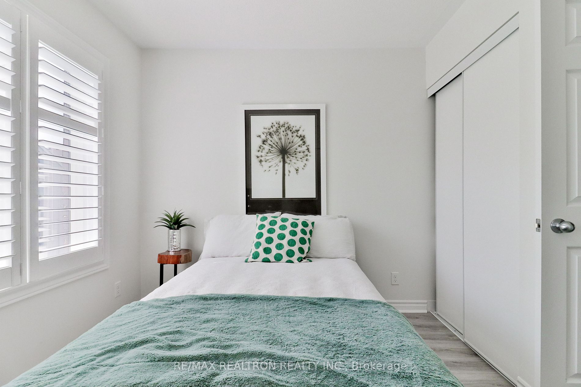 10 Carnation Ave, #19