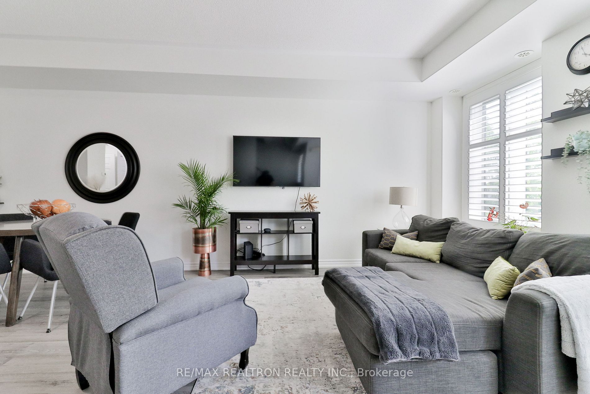 10 Carnation Ave, #19