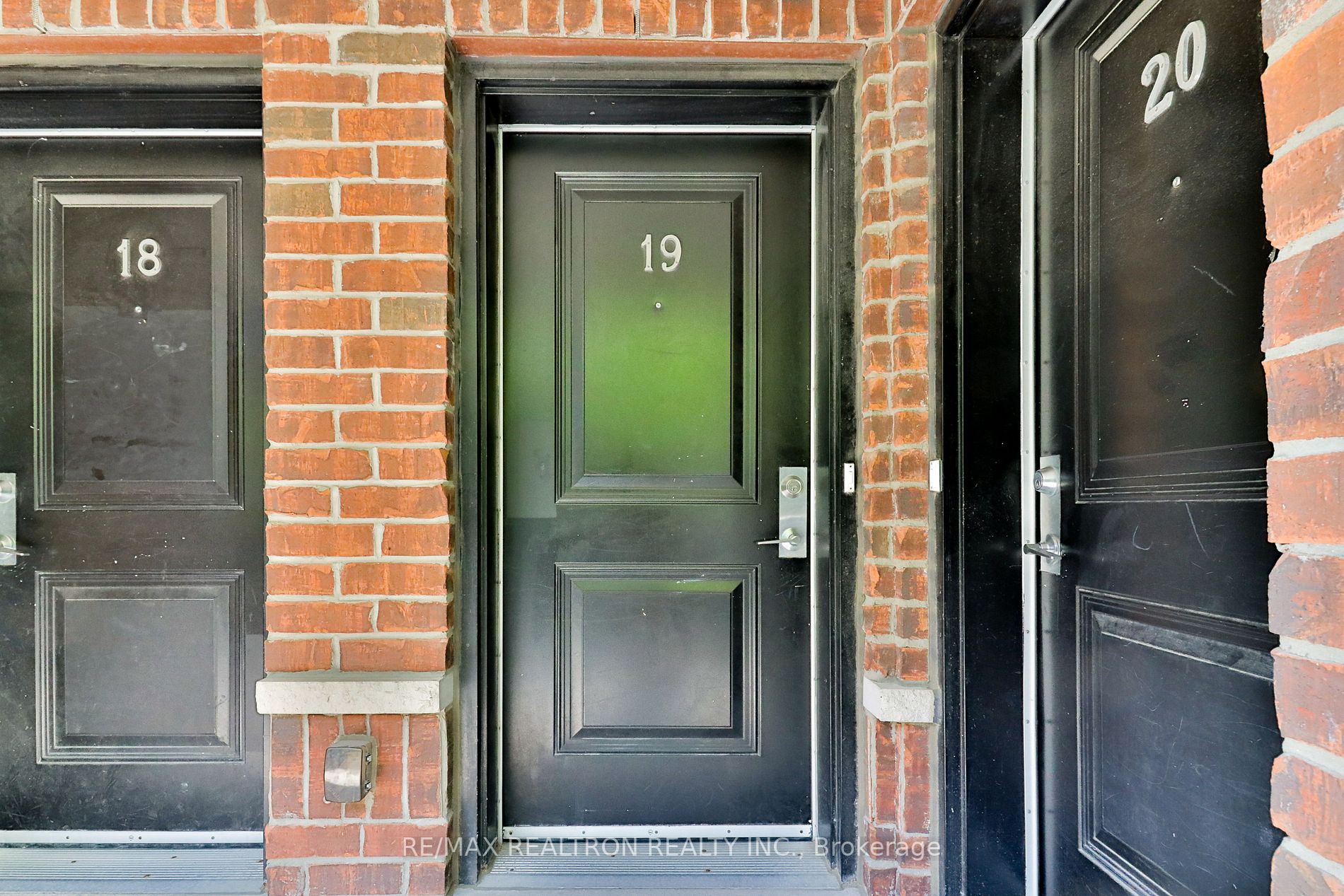 10 Carnation Ave, #19