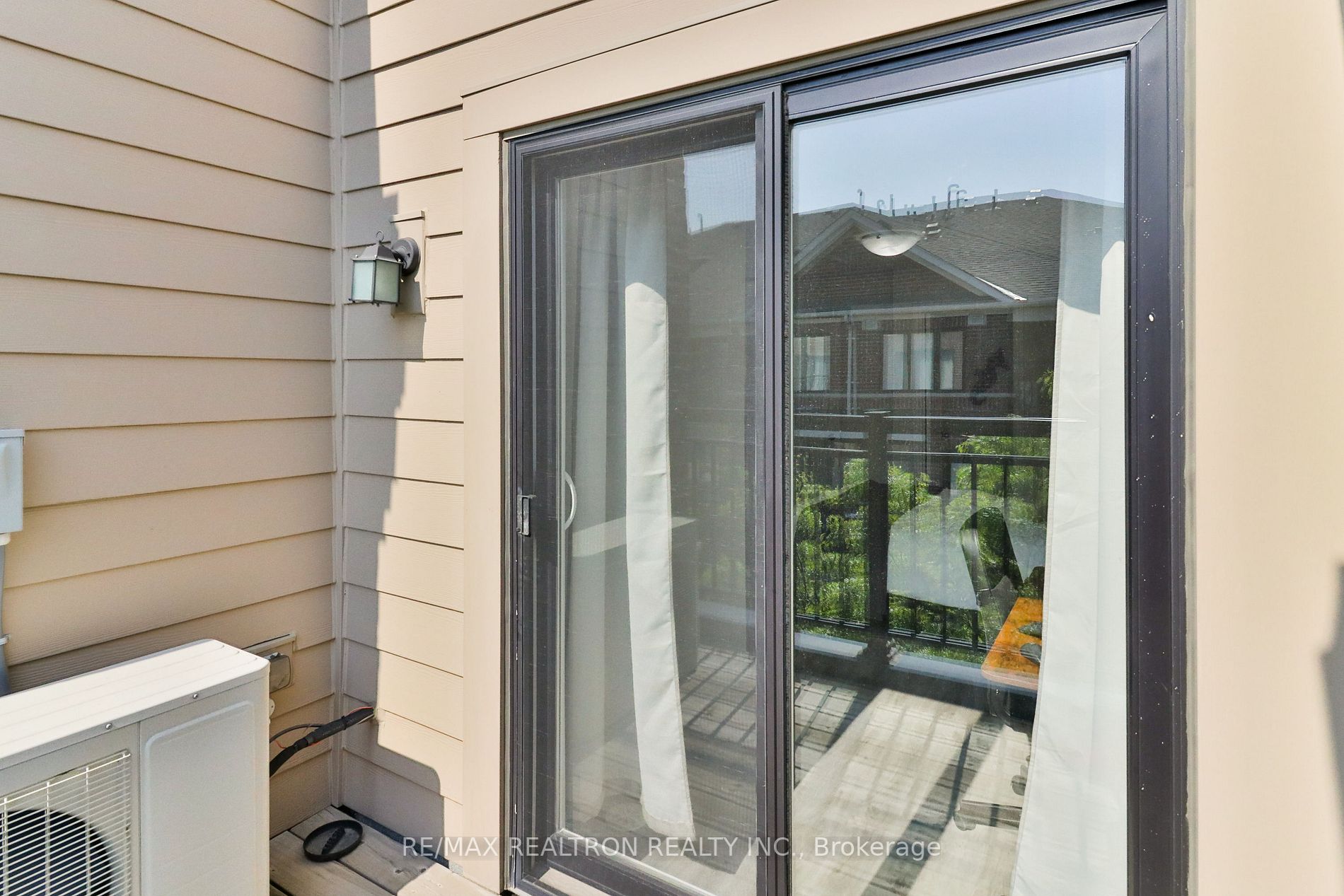 10 Carnation Ave, #19