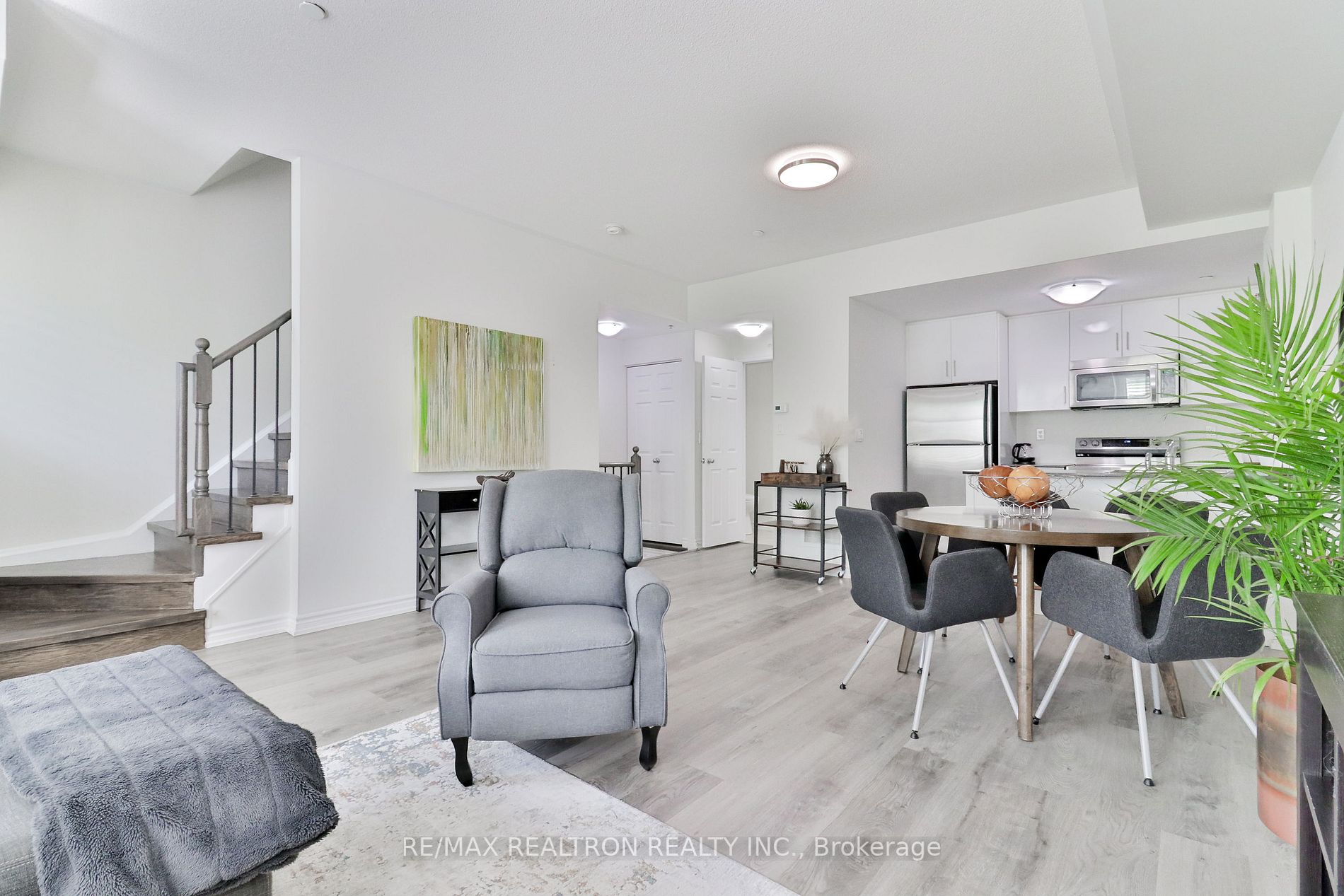10 Carnation Ave, #19