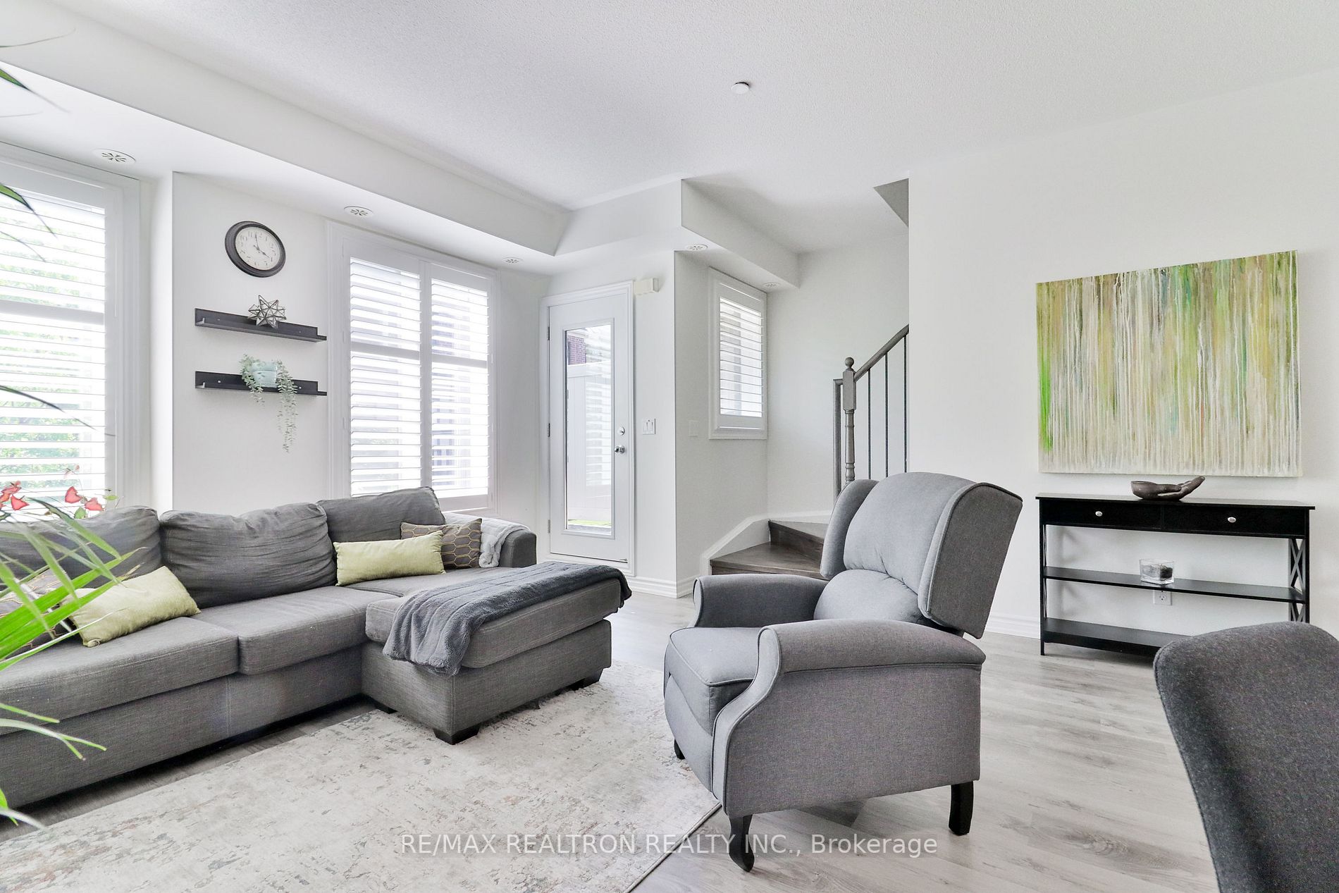 10 Carnation Ave, #19