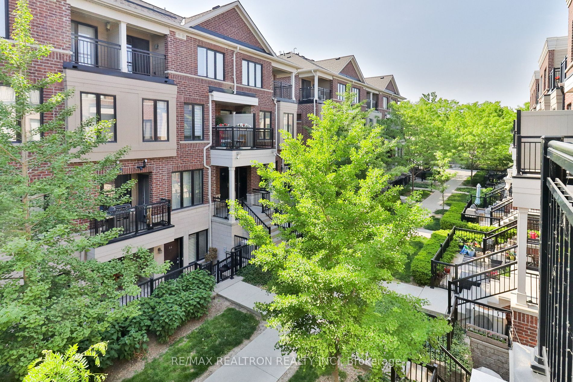 10 Carnation Ave, #19