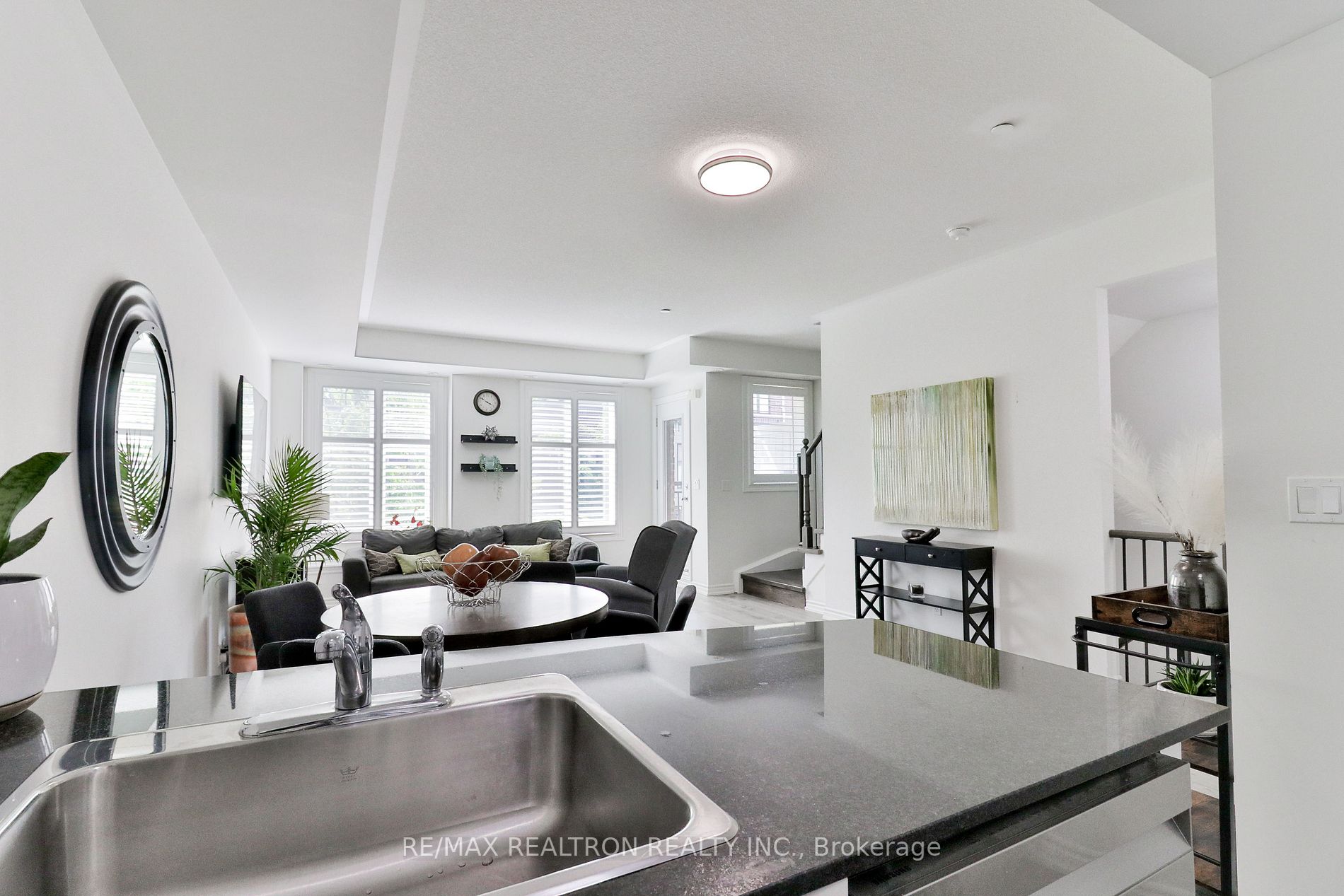 10 Carnation Ave, #19