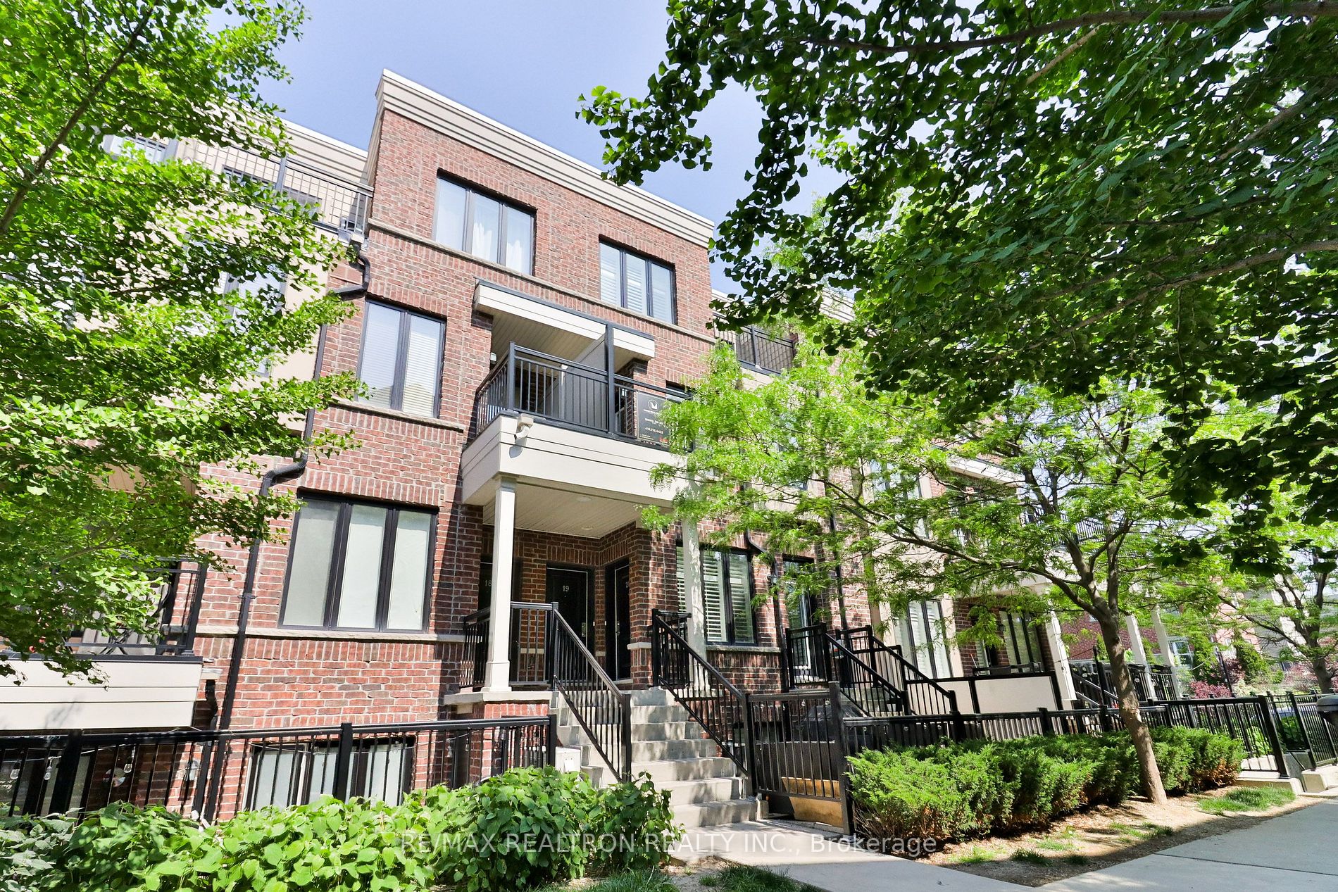 10 Carnation Ave, #19