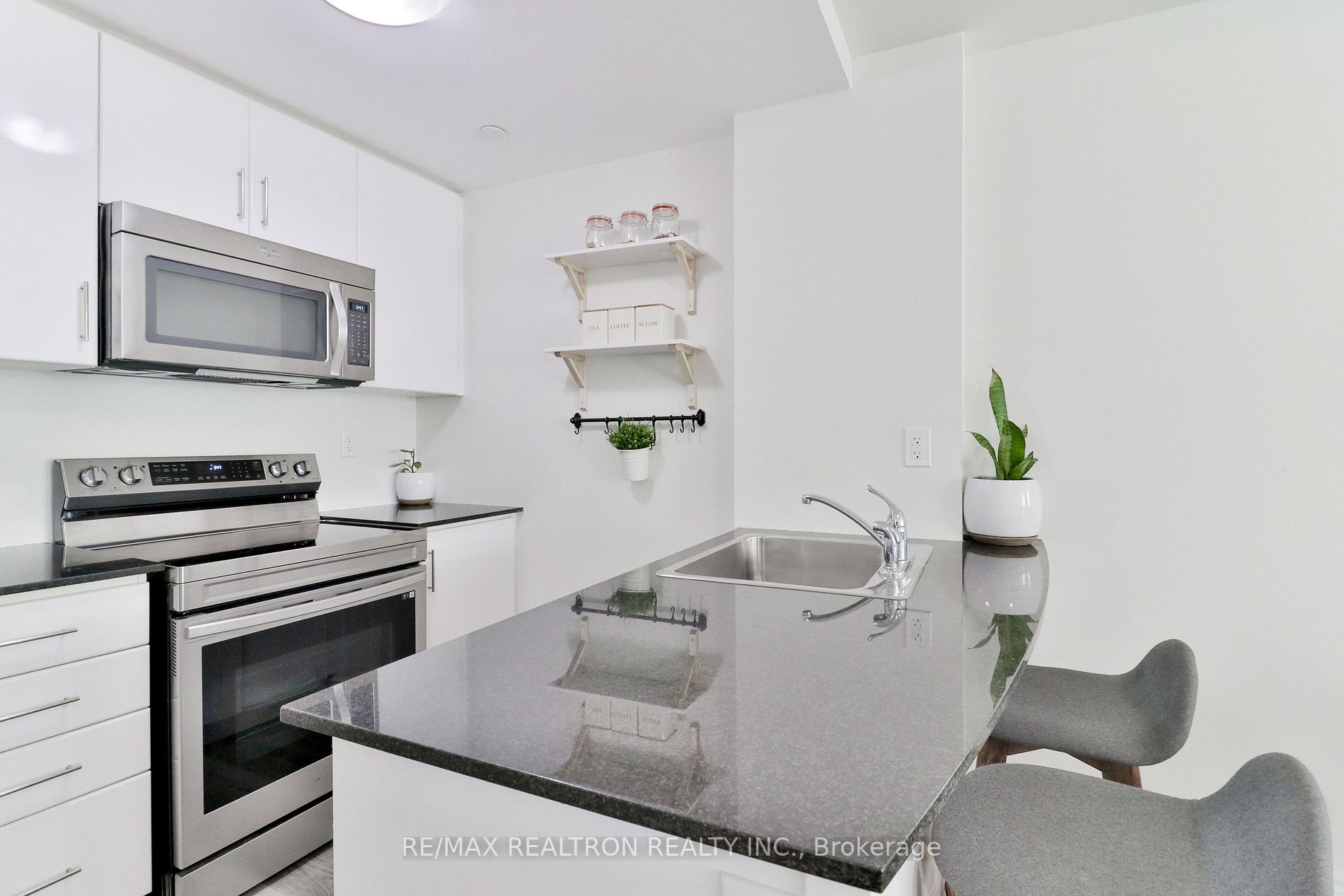 10 Carnation Ave, #19