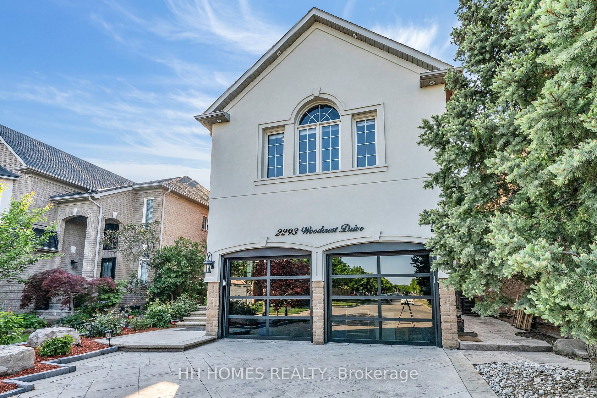 2293 Woodcrest Dr