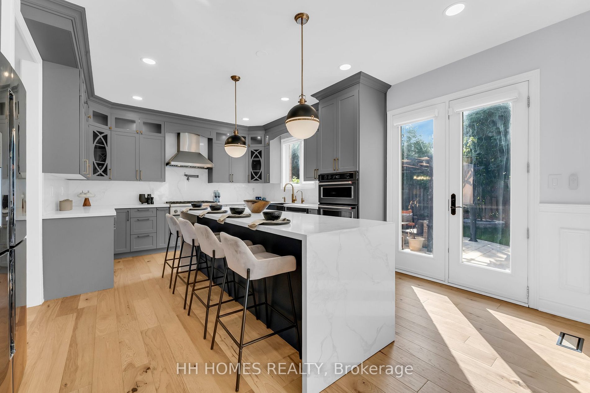 2293 Woodcrest Dr