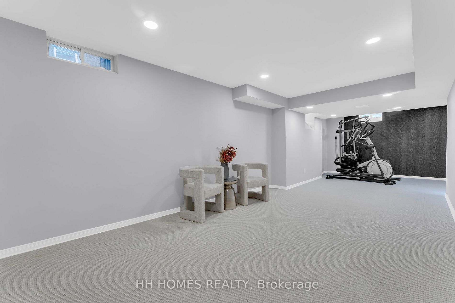 2293 Woodcrest Dr