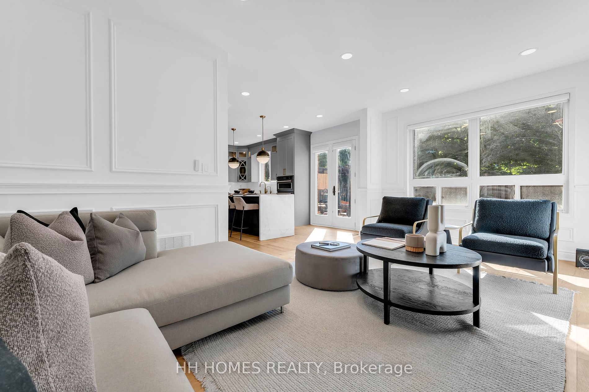 2293 Woodcrest Dr