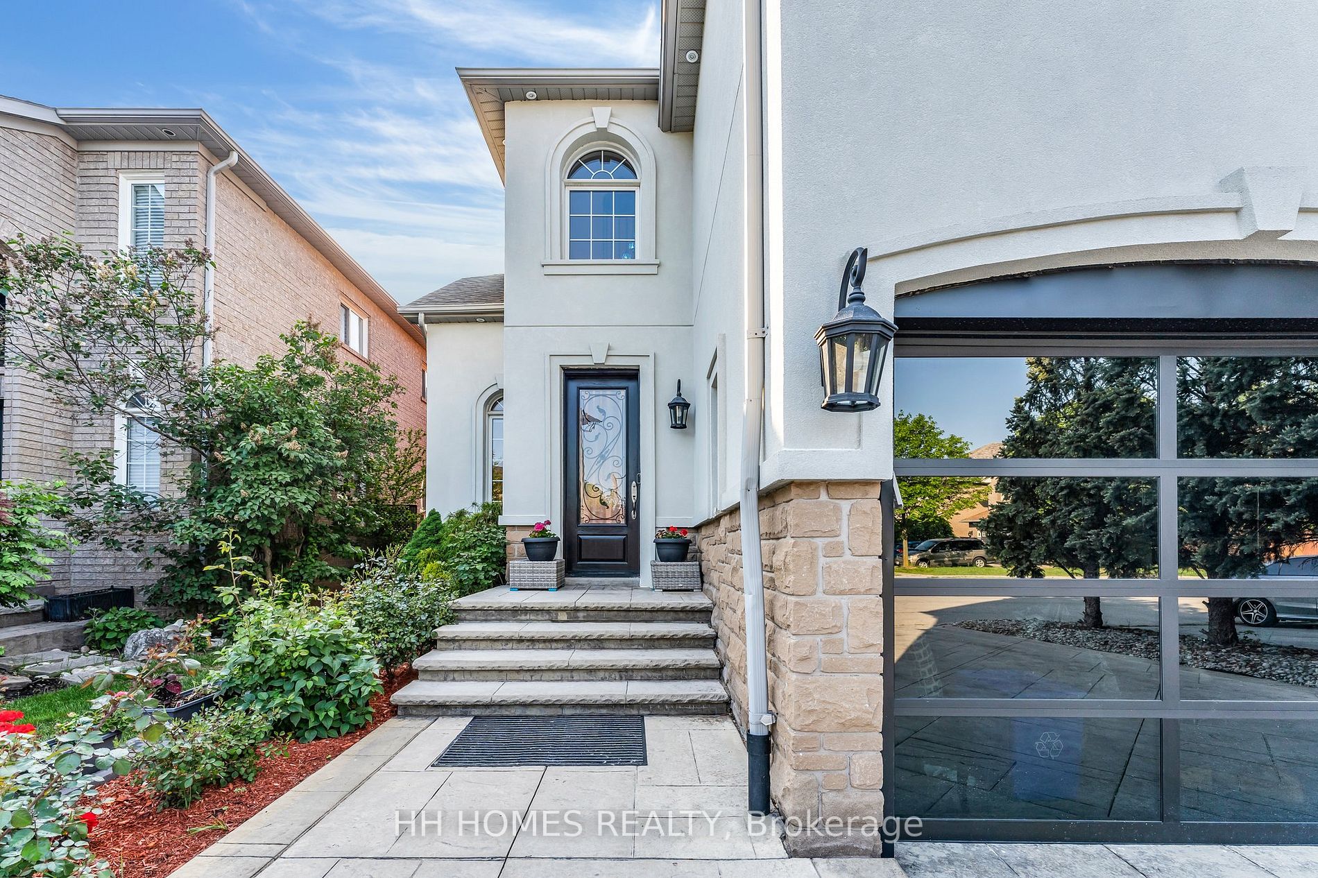 2293 Woodcrest Dr