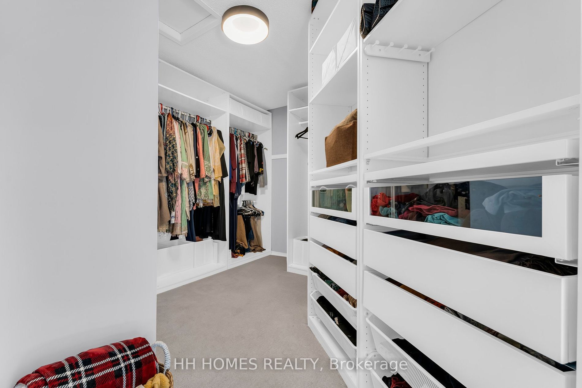 2293 Woodcrest Dr