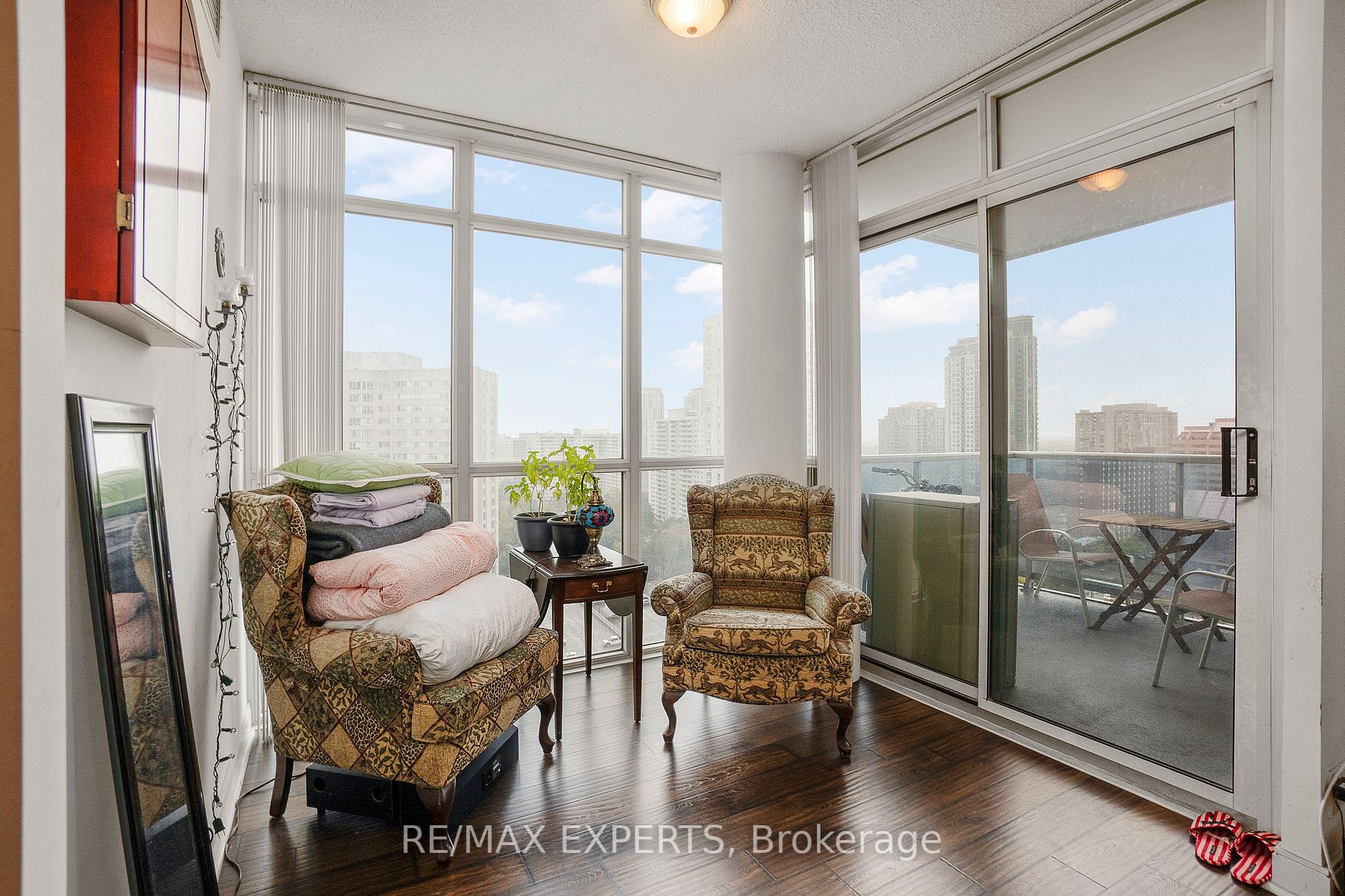 90 Absolute Ave, #1706