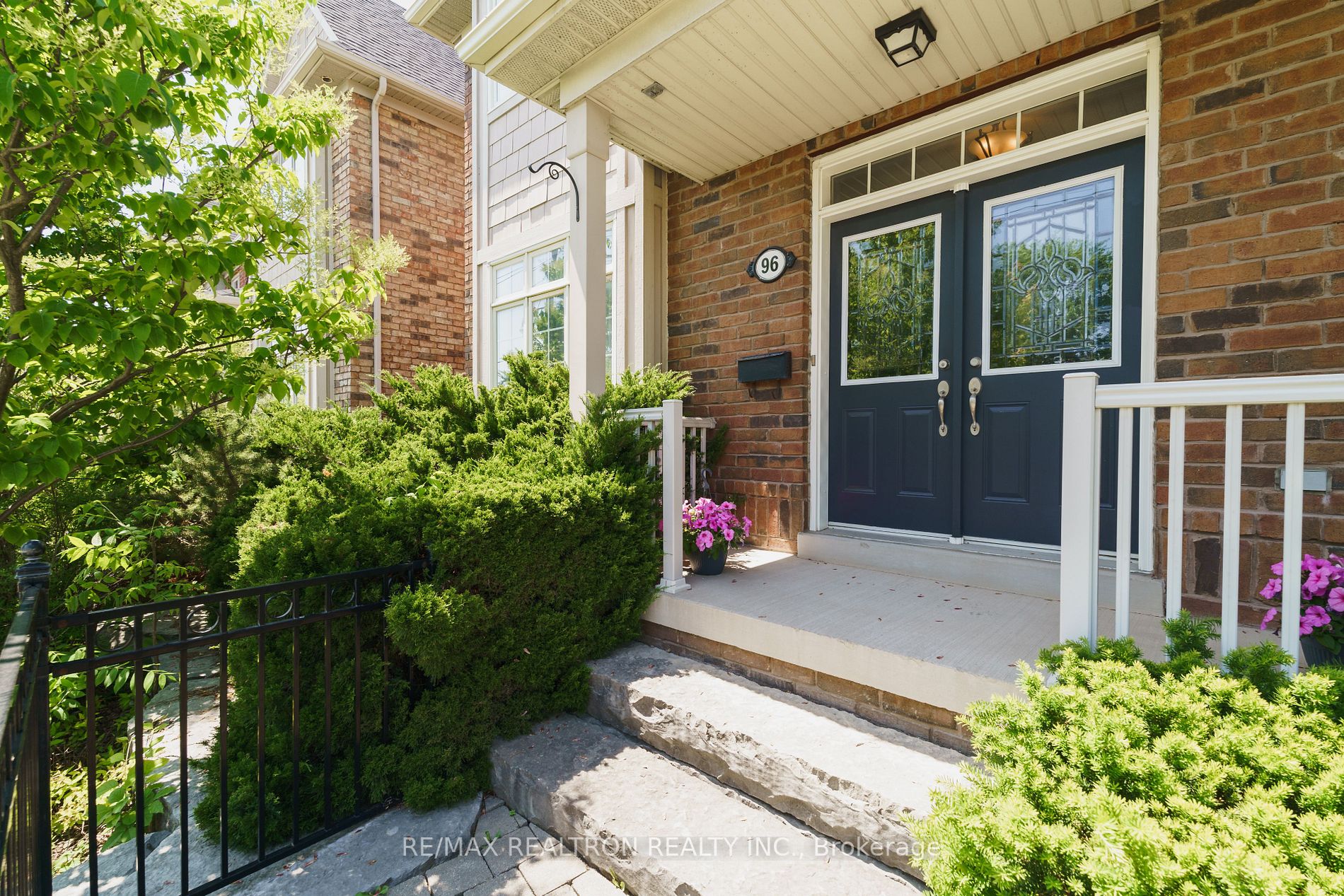 96 Thomas St