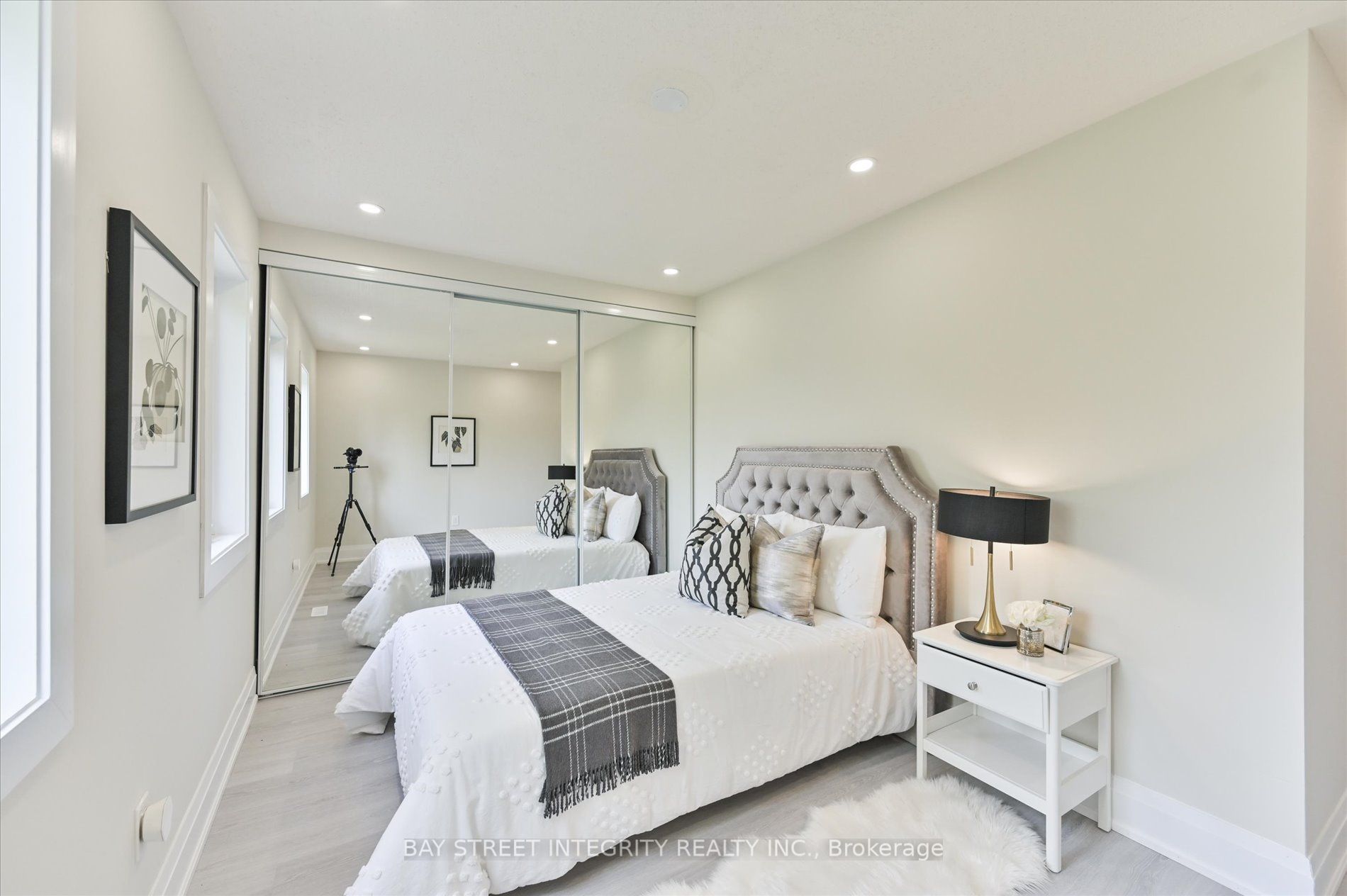 2605 Devonsley Cres