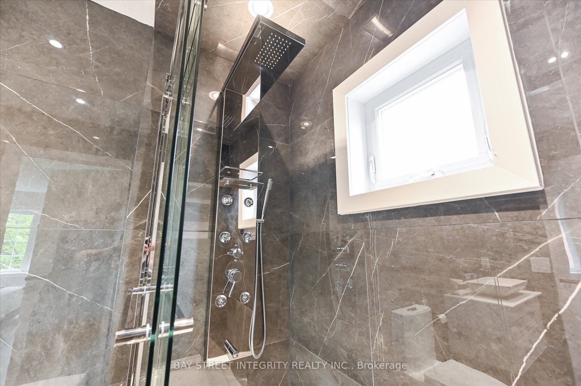 2605 Devonsley Cres