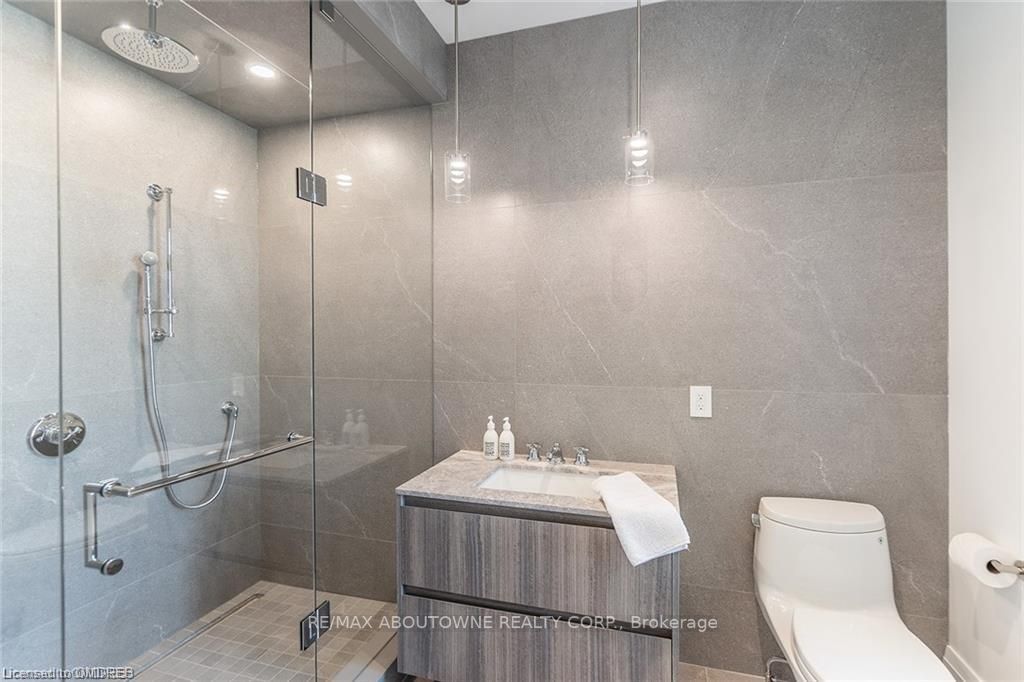 2280 Doulton Dr