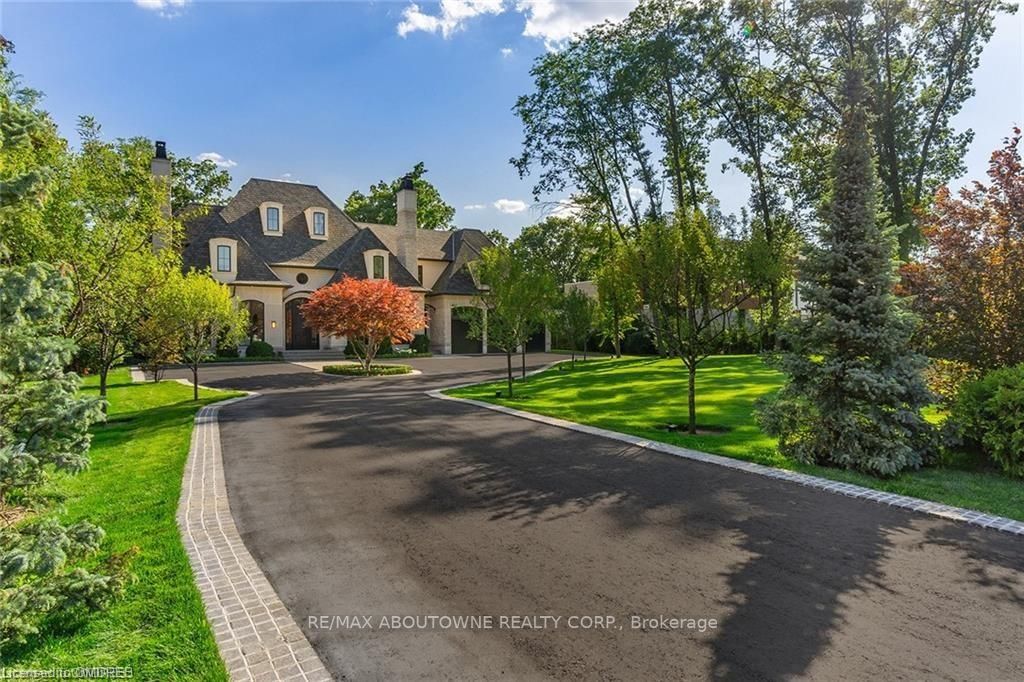 2280 Doulton Dr